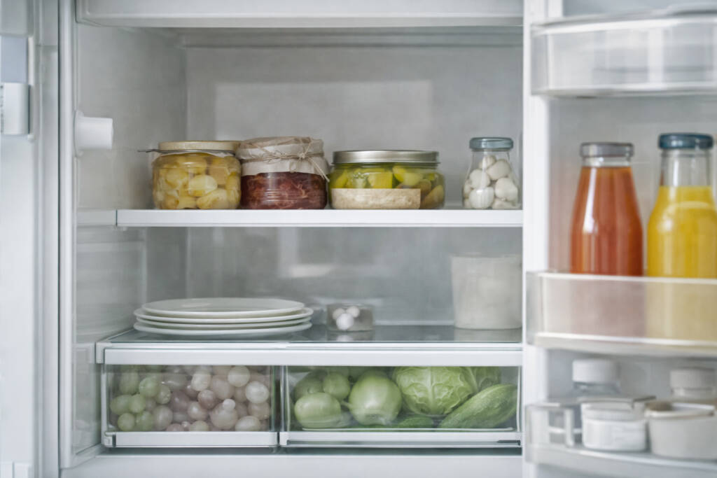 Nettoyage de réfrigérateur intérieur en Suisse romande par Made Me Clean